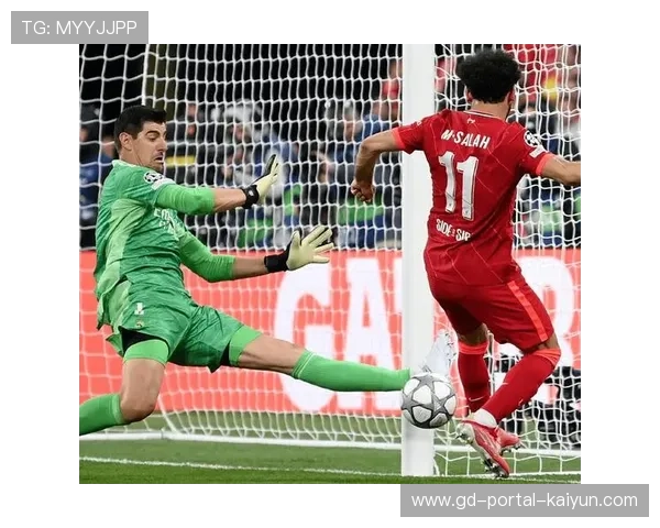 伯纳乌球迷高歌致敬库尔图瓦，八场零封创个人最佳