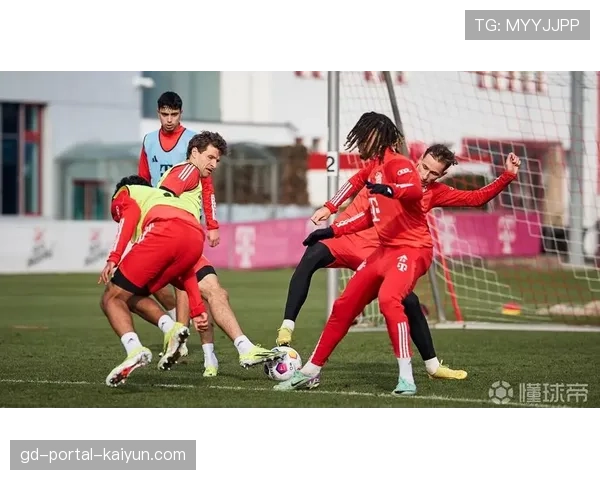 拜仁训练课重点演练任意球防守,图赫尔回应近期高空球失分问题 拜仁训练课重点演练任意球防守,图赫尔回应近期高空球失分问题